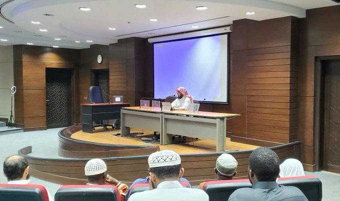 أقامت كلية الشريعة لقاء أكاديميًا بعنوان:  "محبة الصحابة رضي الله عنهم وأثرها في الوعي الفكري"